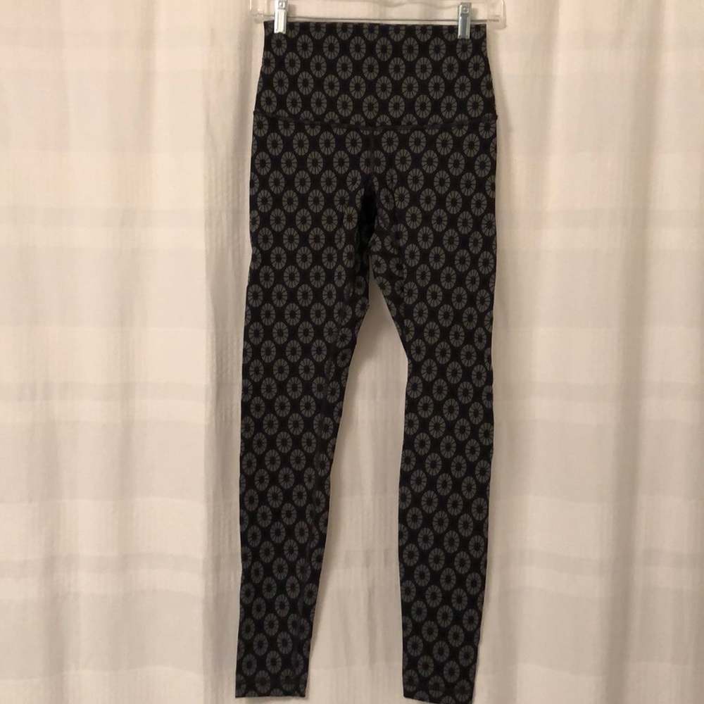 Lululemon Black and Grey Patterned Leggings